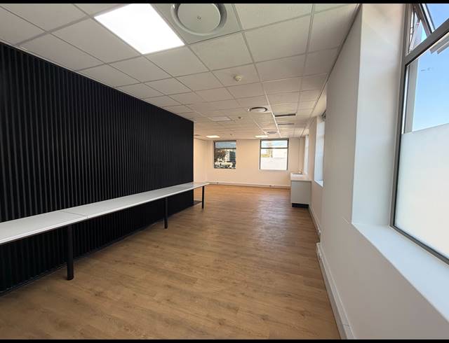 472M² BUILDING TO LET IN CLAREMONT